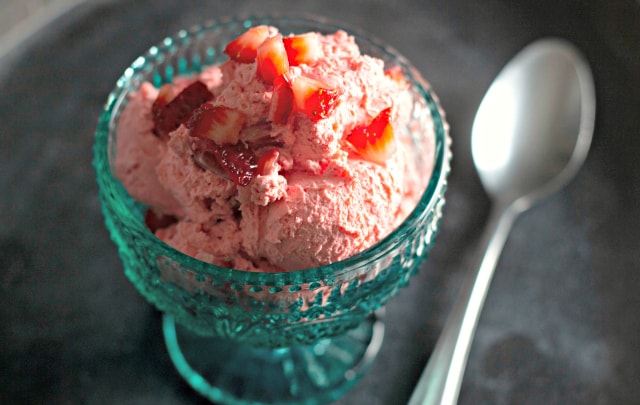 Keto Strawberry Fluff Dessert | sugar free strawberry dessert